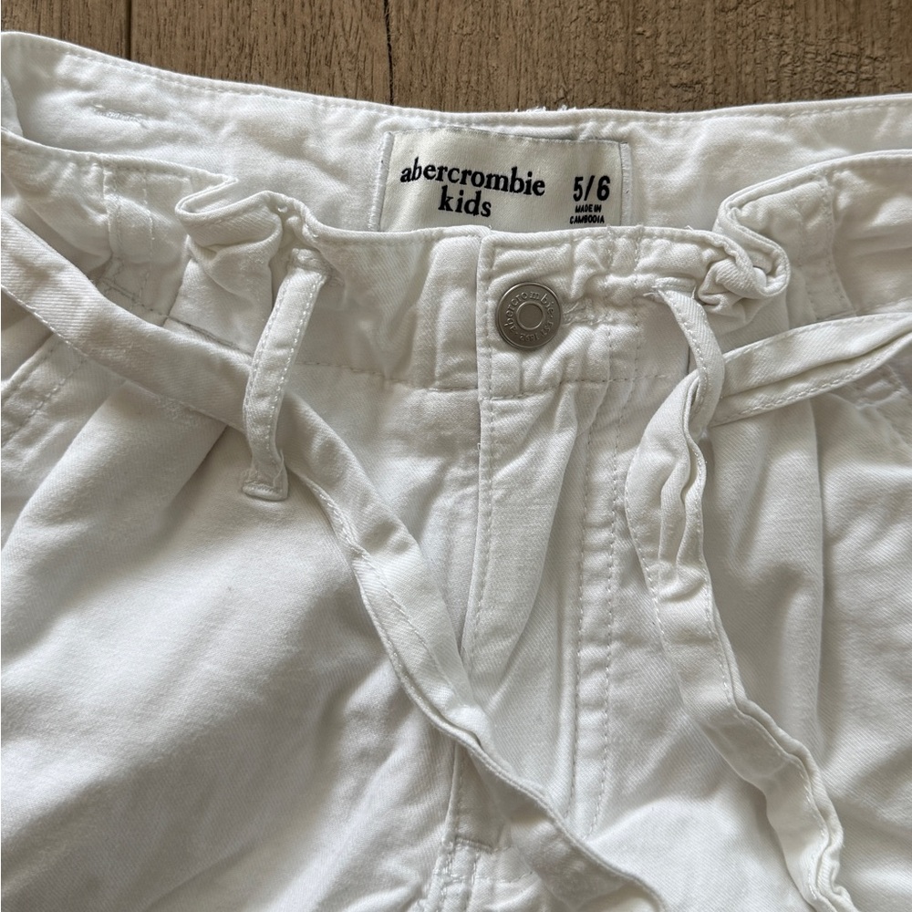 Toddler Abercrombie & Fitch White Shorts - Picture 6 of 7